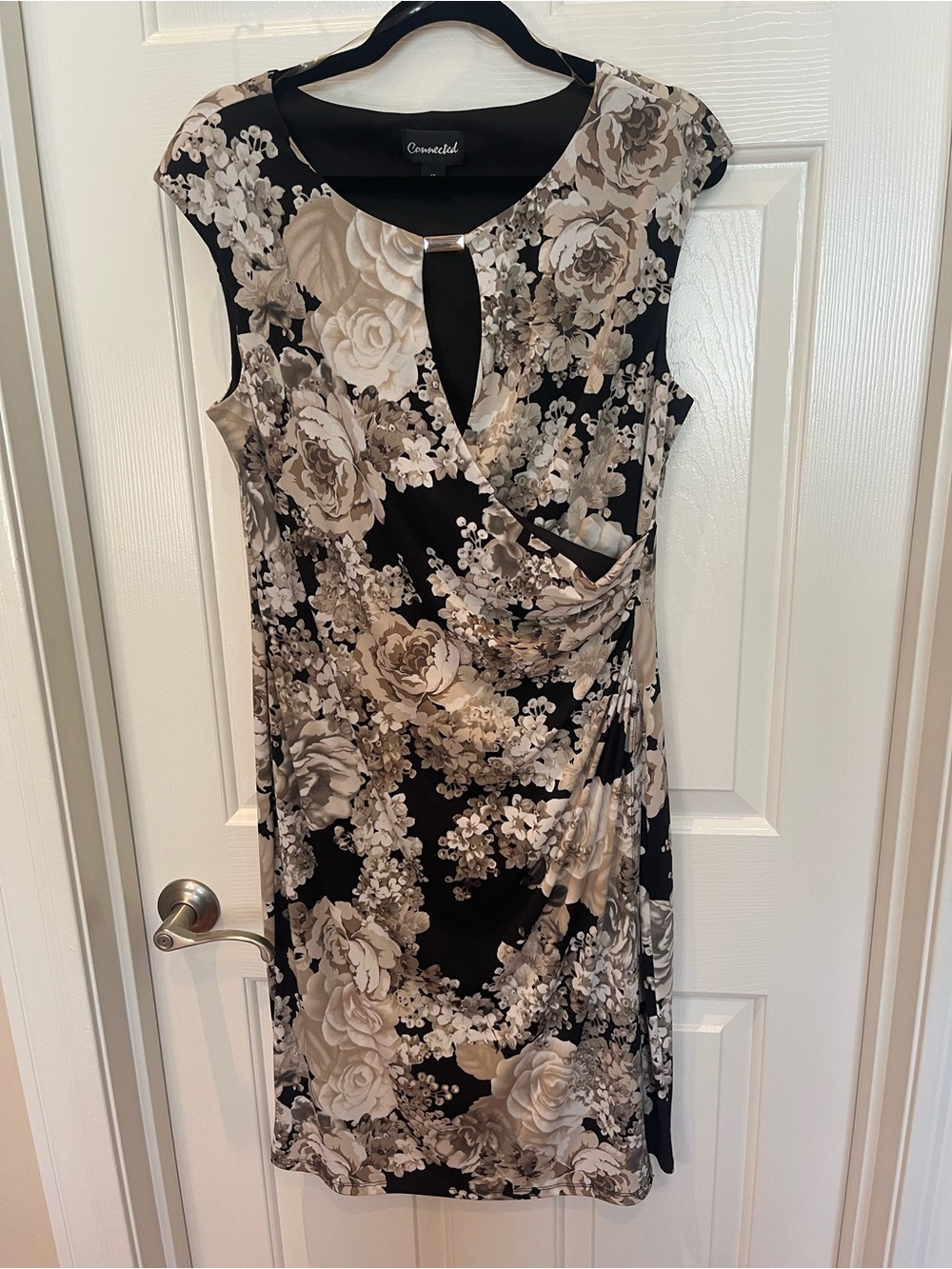 connected apparel Black and Cream Floral Midi Dress with Keyhole - Picture 3 of 16